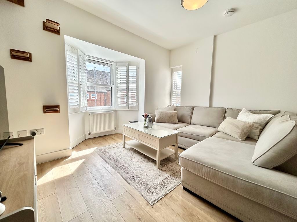 Property photo 3 of 15 Lounge