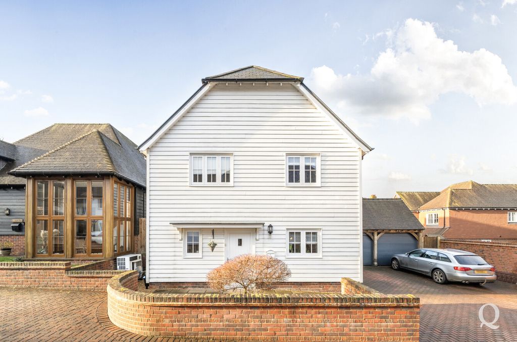 Property photo 1 of 32 Affc2B34-F104-464...