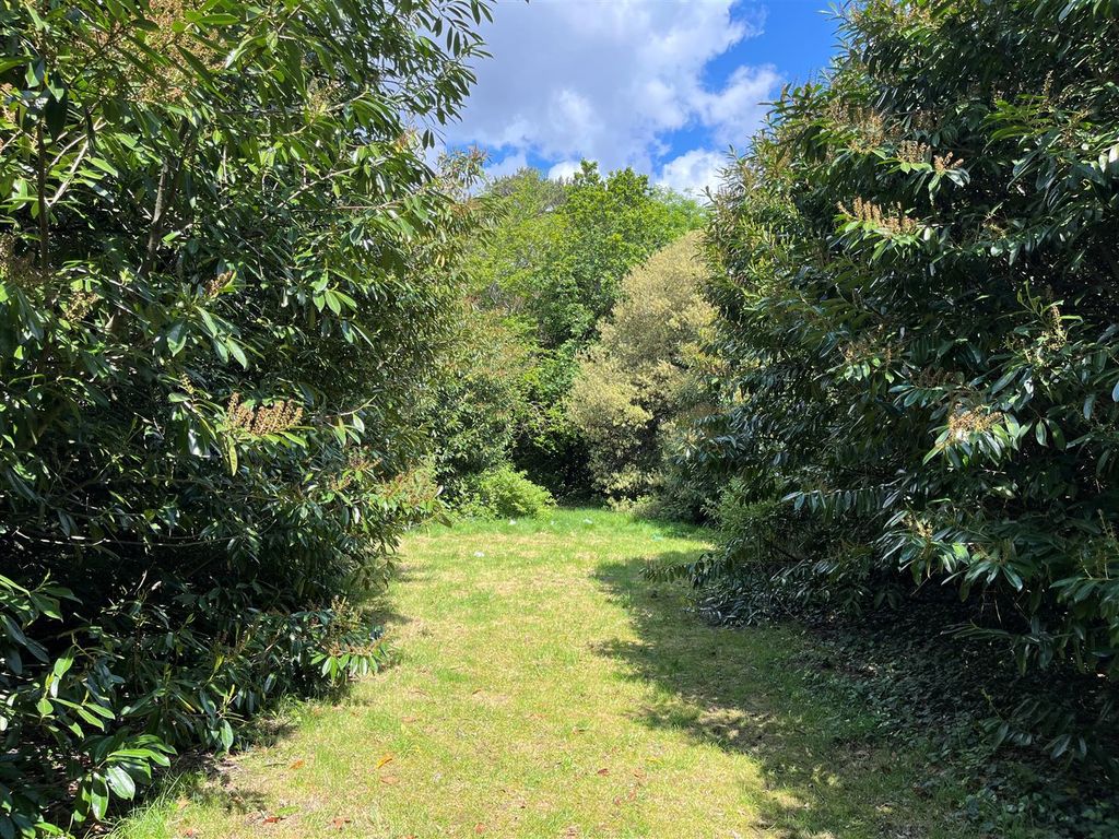 Property photo 2 of 10 Reservoir Gardens.Jpg
