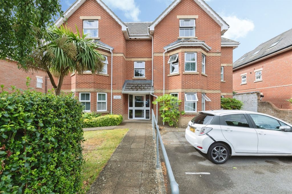 Property photo 3 of 14