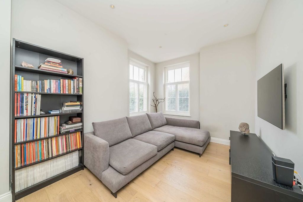 Property photo 2 of 8