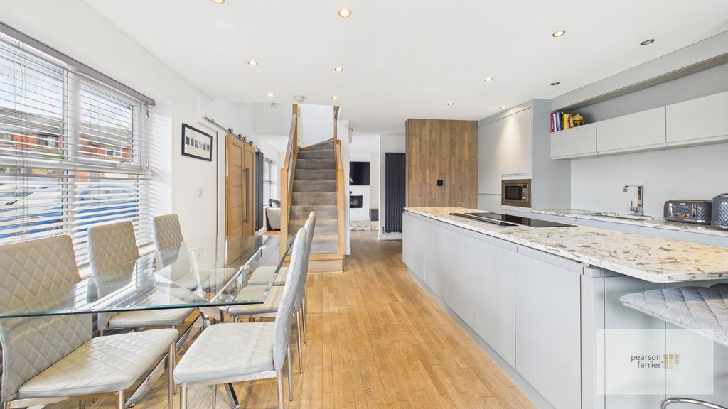 Property photo 3 of 14 Kitchen