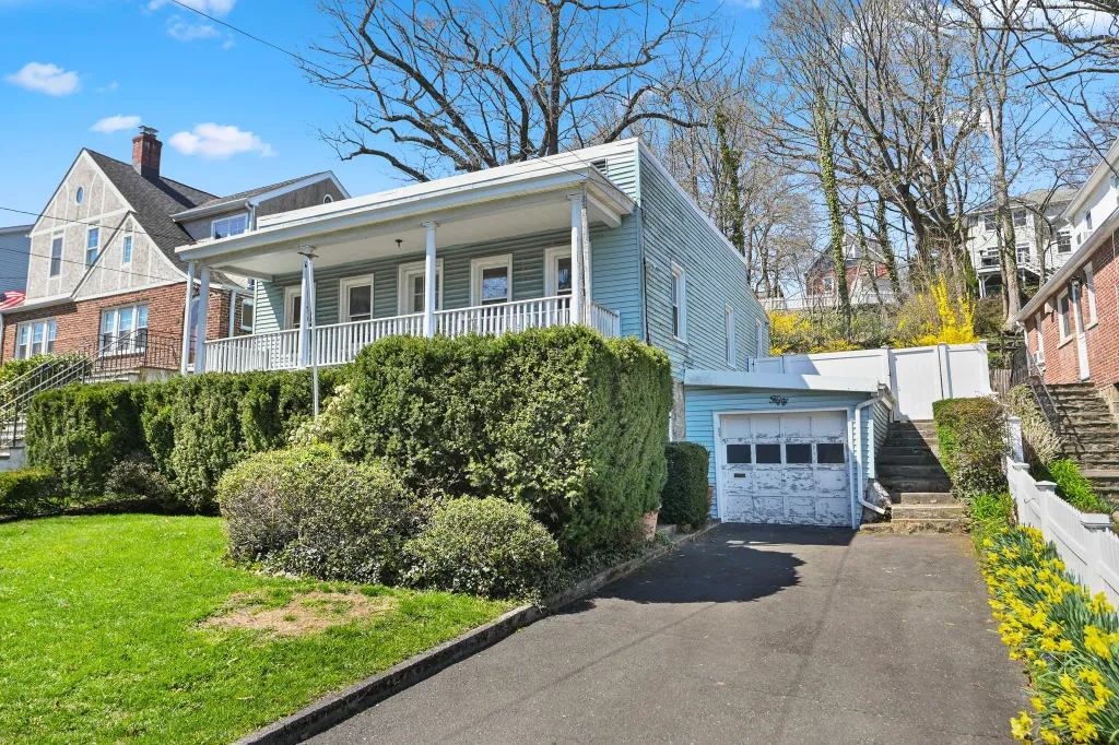 Property photo 1 of 25