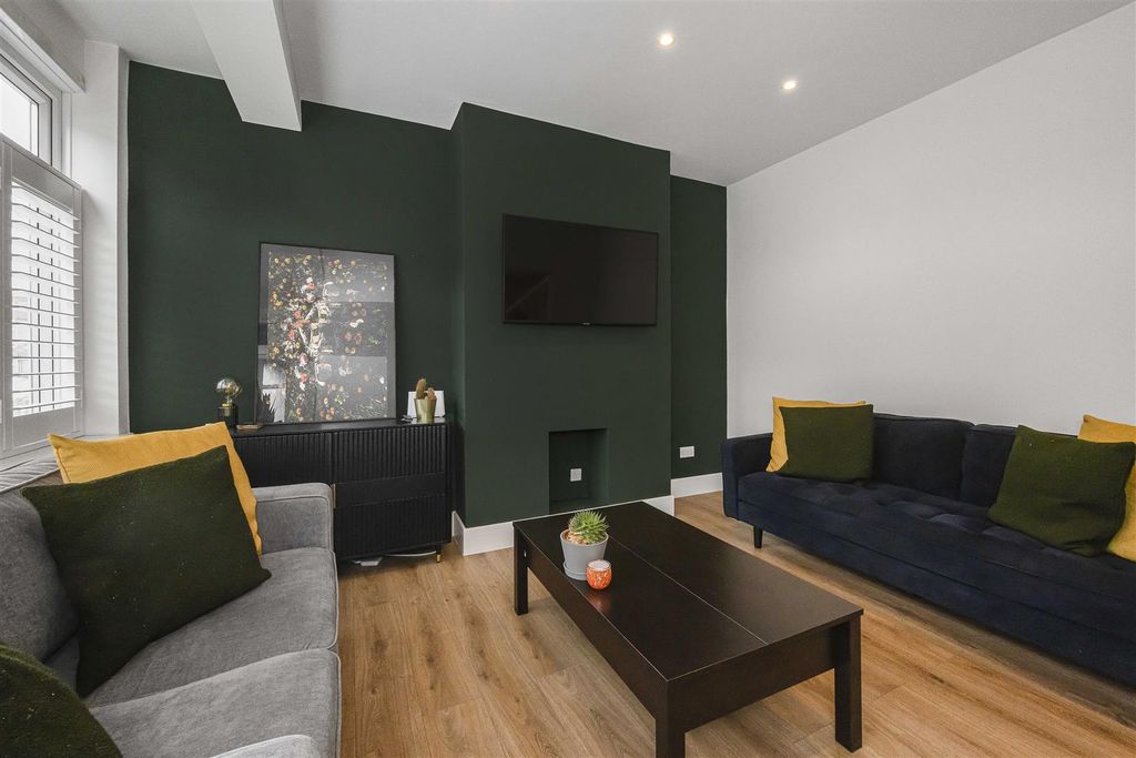 Property photo 2 of 22 2