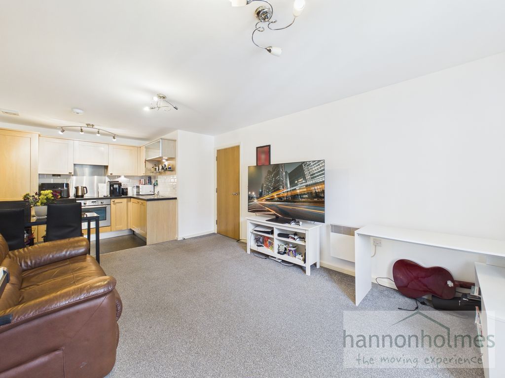 Property photo 3 of 15 Cam05283G0-Pr0169-Still010