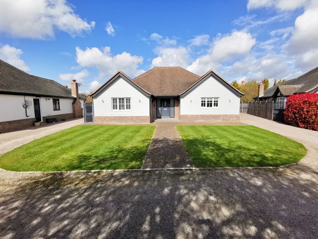Property photo 1 of 23 4 Bedroom Bungalow For Sale
