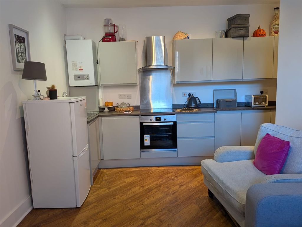 Property photo 3 of 9