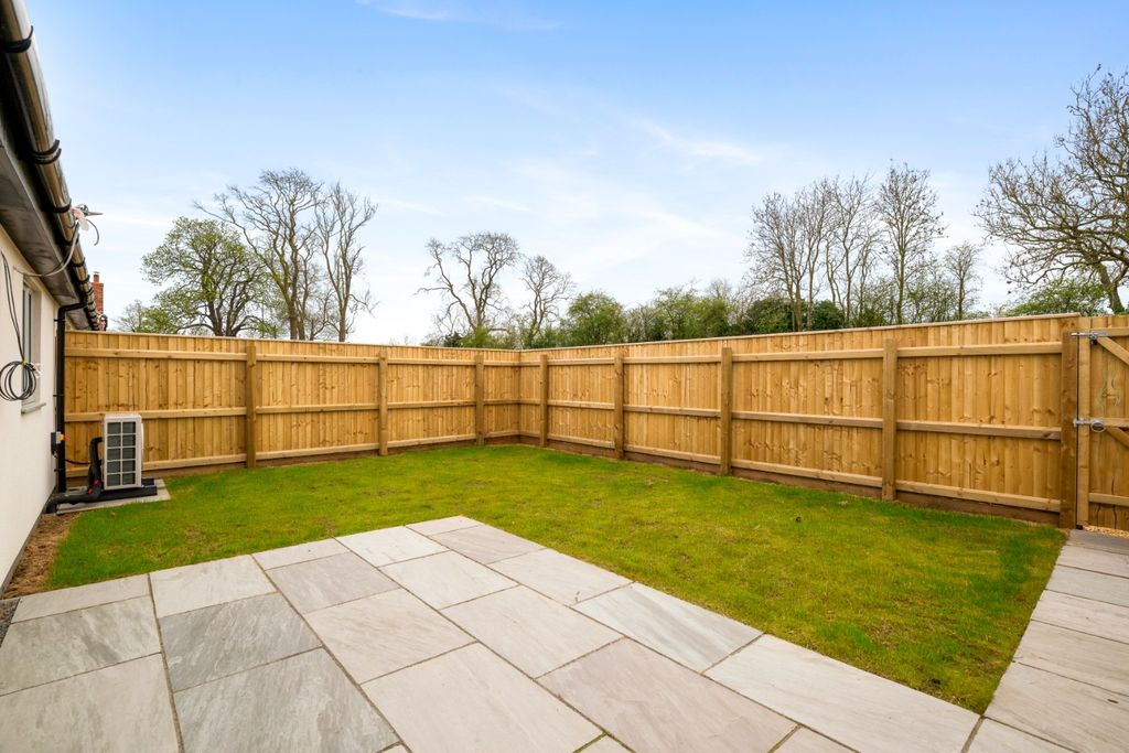 Property photo 2 of 15 5026983