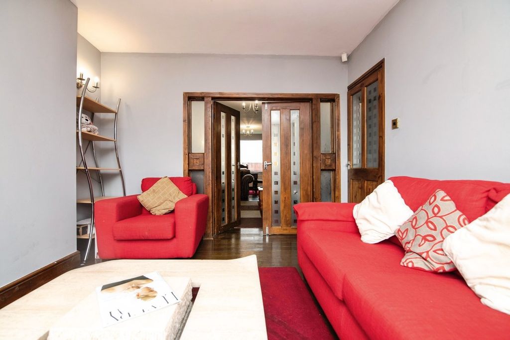 Property photo 3 of 17