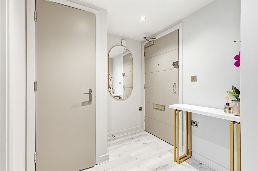 Property photo 3 of 13 Image