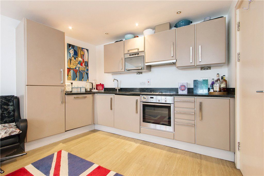 Property photo 2 of 11 Kitchen