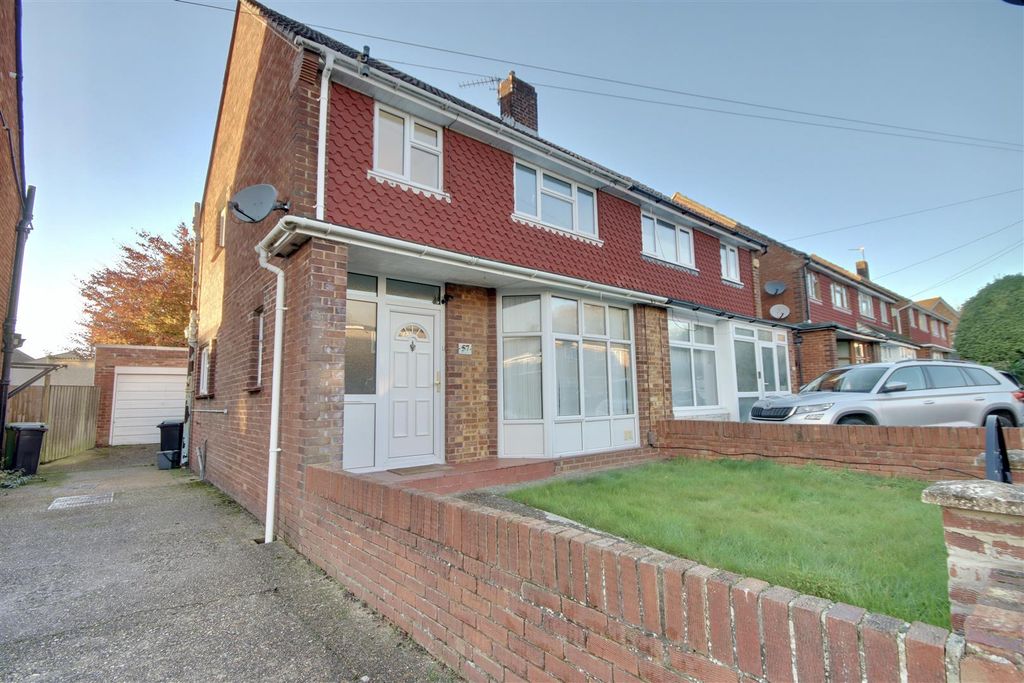 Property photo 1 of 16 77652Acc-6De4-42C8-Afcd-A6Dccb980D8A_1_201_A.Jpeg