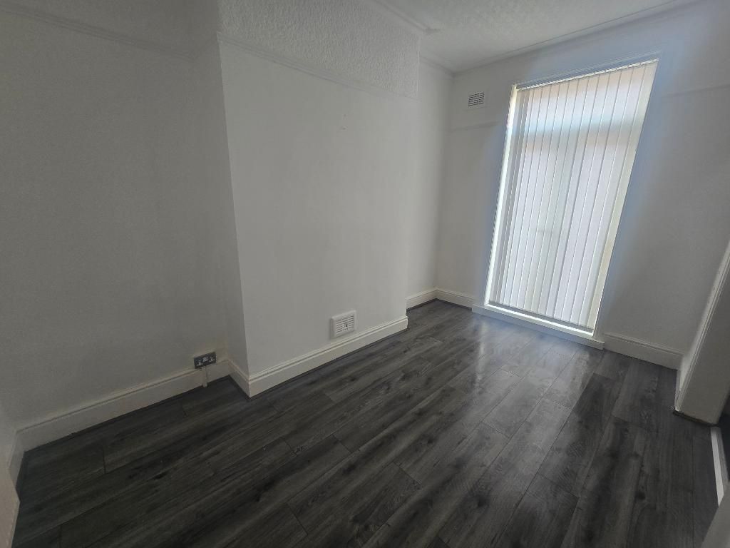 Property photo 3 of 9 Dining Room