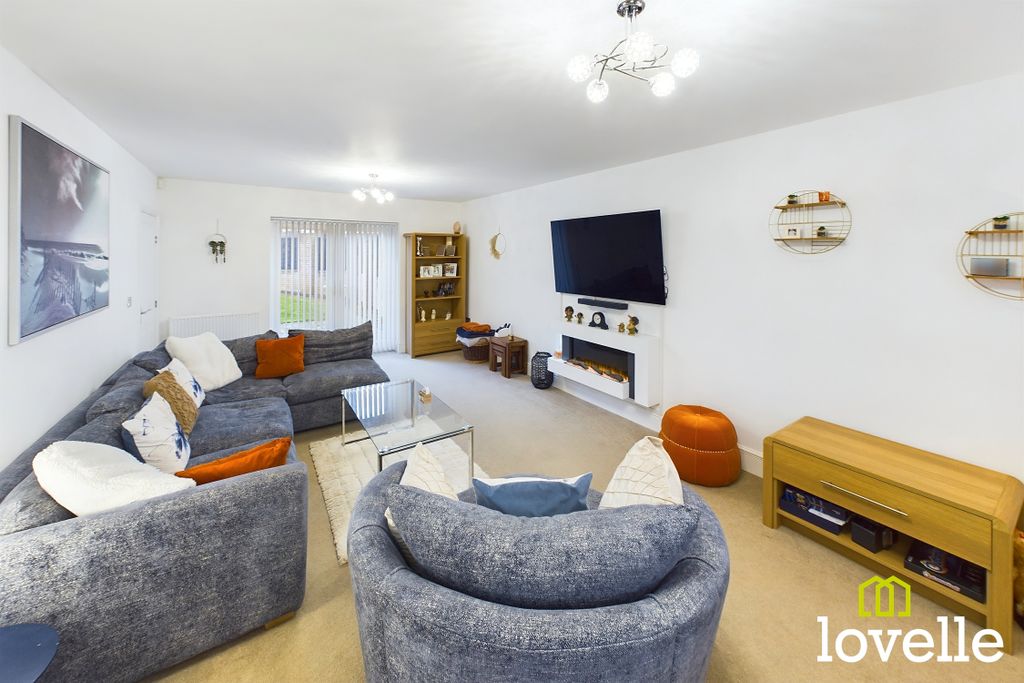 Property photo 3 of 32