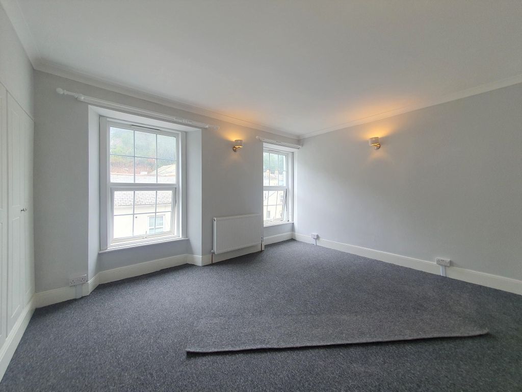 Property photo 3 of 10 Bedroom 3