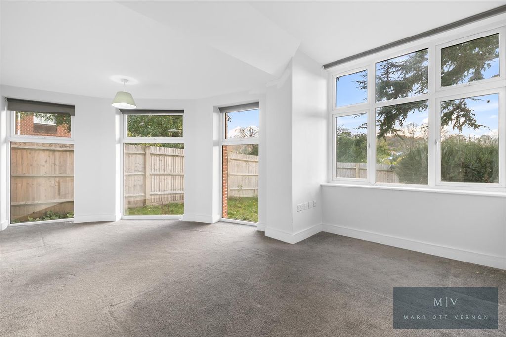 Property photo 3 of 11 Flat 1 Porchester House MV-6.Jpg