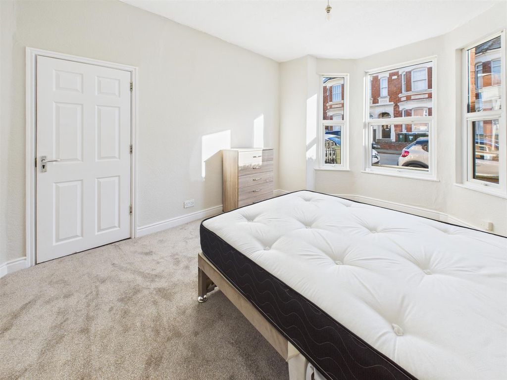 Property photo 2 of 9 Room 1