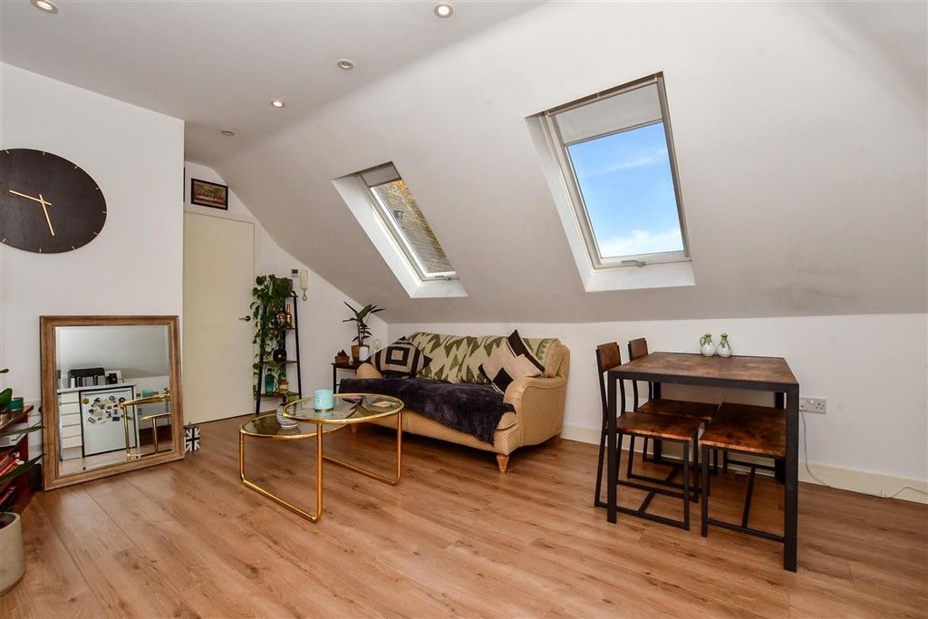 Property photo 2 of 4 Lounge