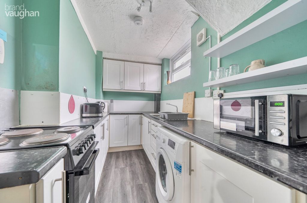 Property photo 2 of 10 0c94E38E-1A3B-422...