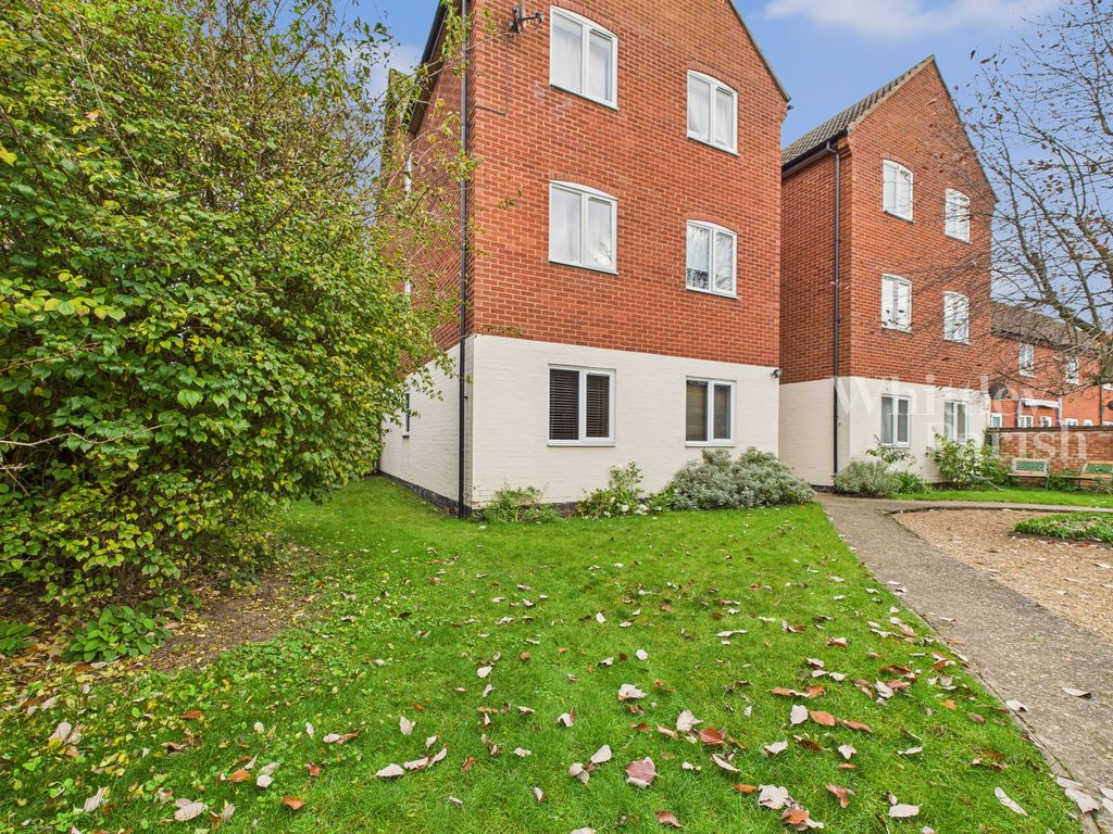 Property photo 1 of 11 Cam04332G0-Pr0547-Still010