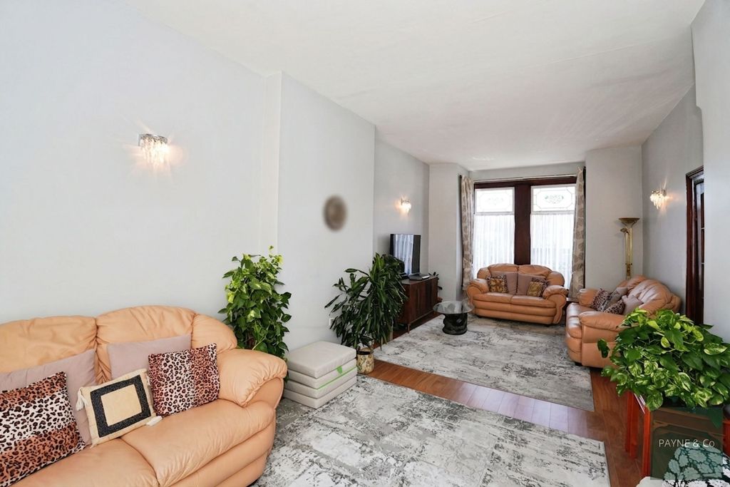 Property photo 2 of 26