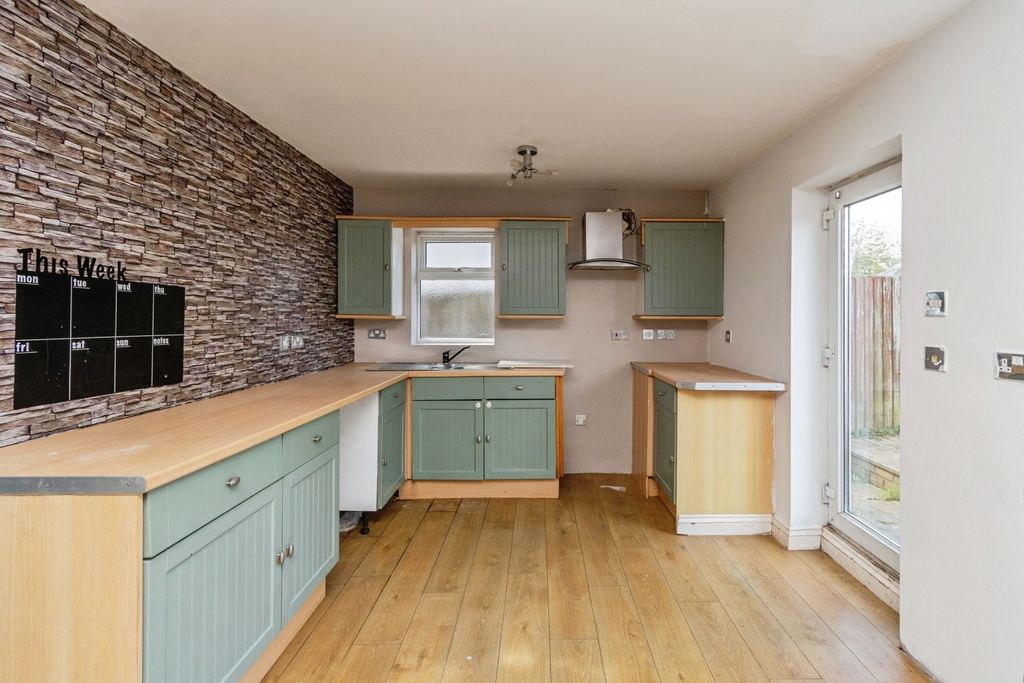 Property photo 3 of 16 Kitchen