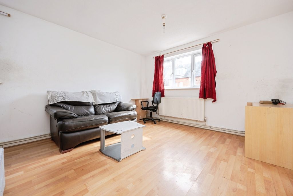 Property photo 2 of 12 Photo