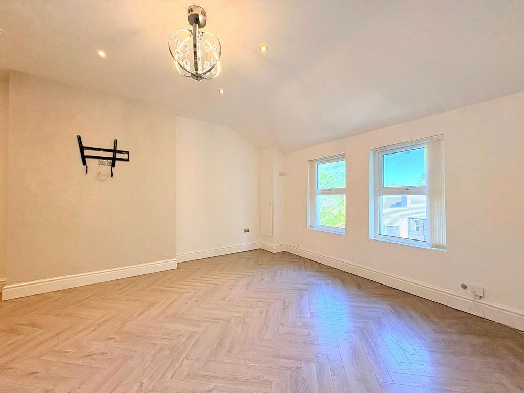 Property photo 3 of 6 Picture No. 02