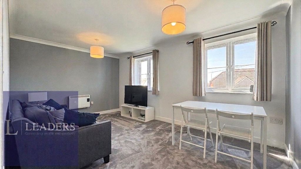 Property photo 3 of 12 Lounge