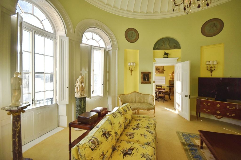 Property photo 2 of 27