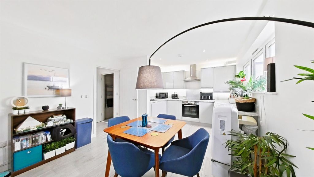 Property photo 3 of 16 Dining (3).Jpg