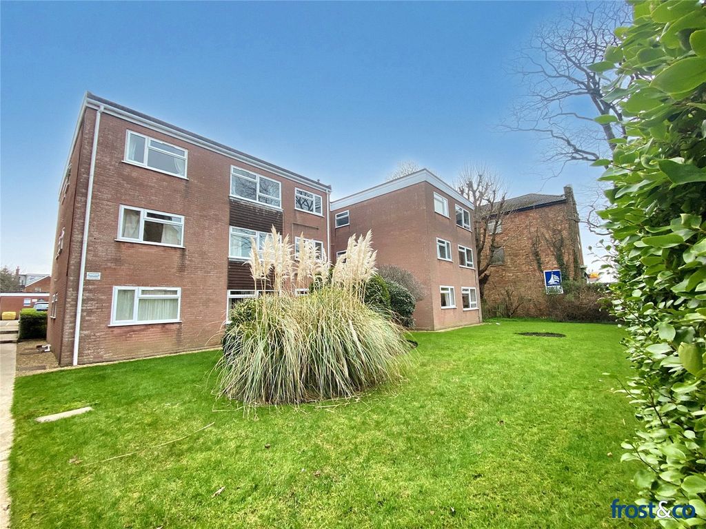 Property photo 1 of 10 Farley Lodge