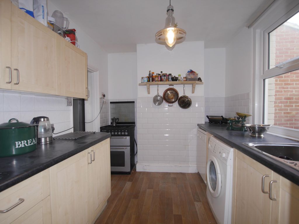 Property photo 2 of 10 Kitchen.Jpg