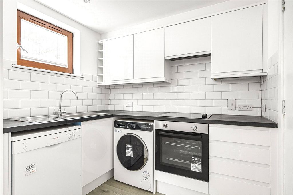 Property photo 2 of 25 Kitchen