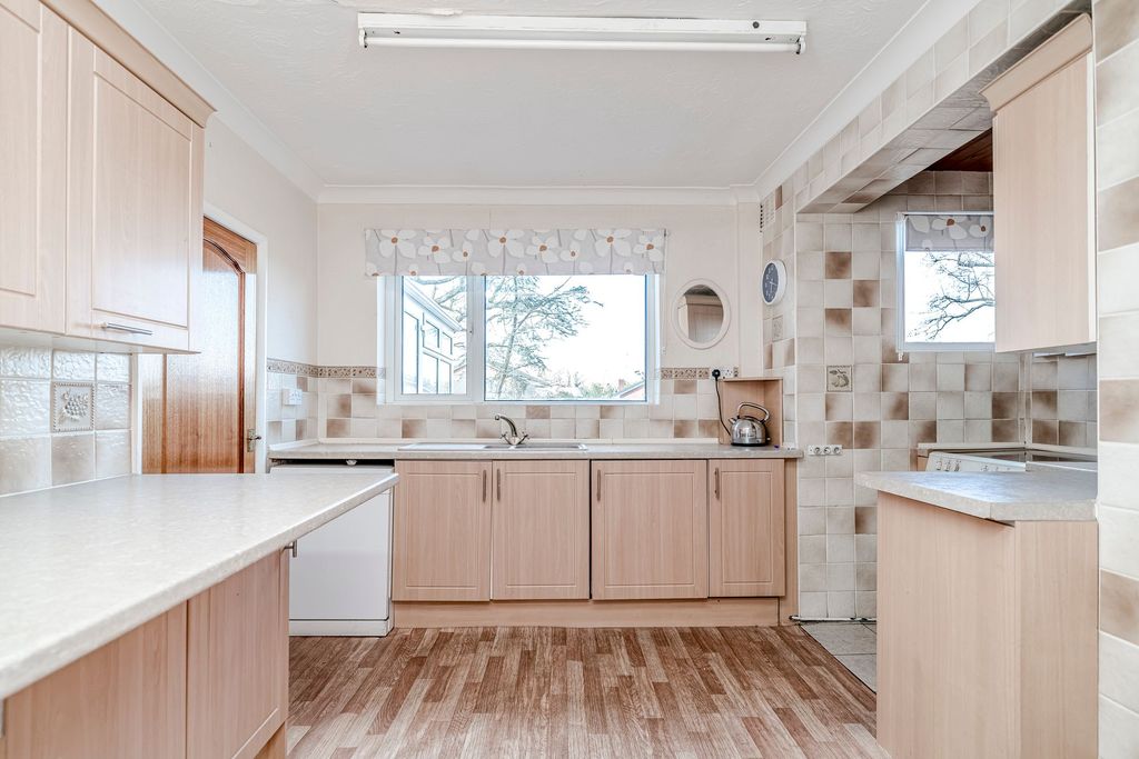 Property photo 2 of 31