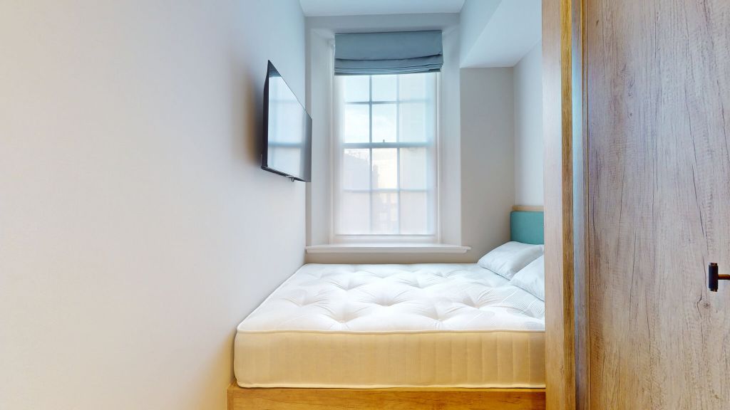 Property photo 1 of 15 Bedroom