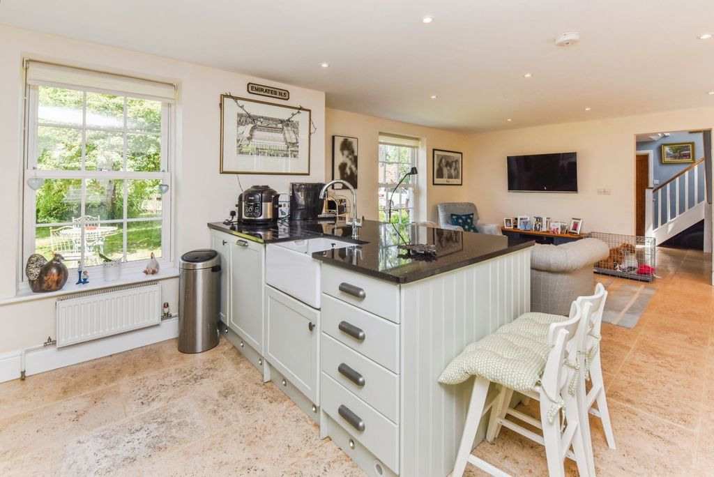 Property photo 3 of 17 Photo