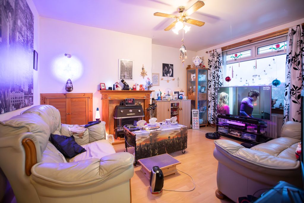 Property photo 3 of 25