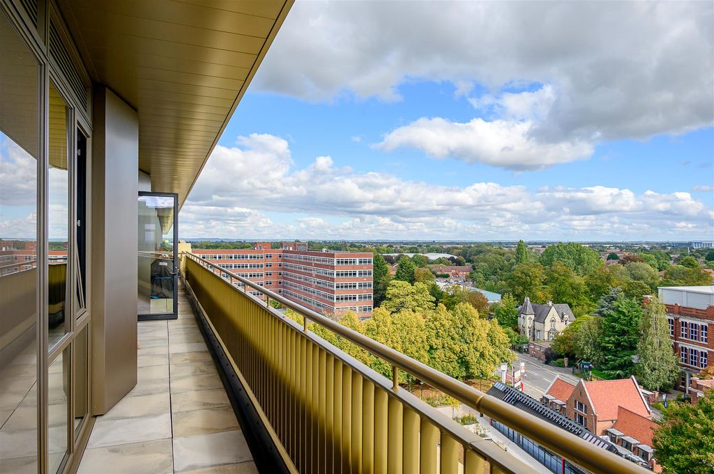 Property photo 2 of 30 Balcony