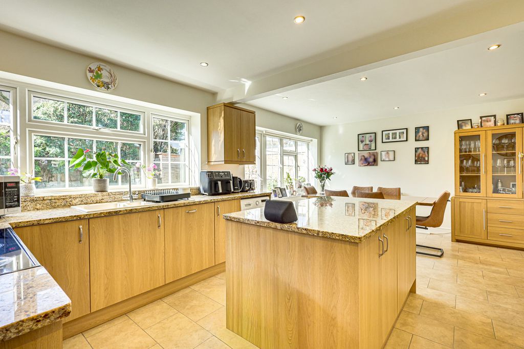 Property photo 2 of 41