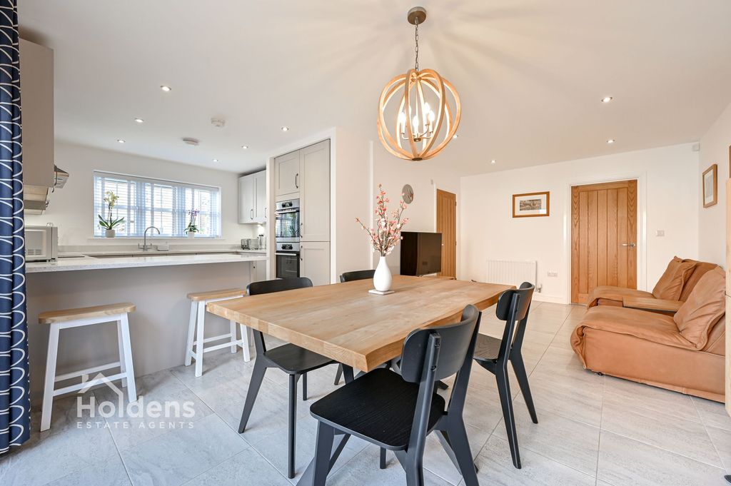 Property photo 3 of 24