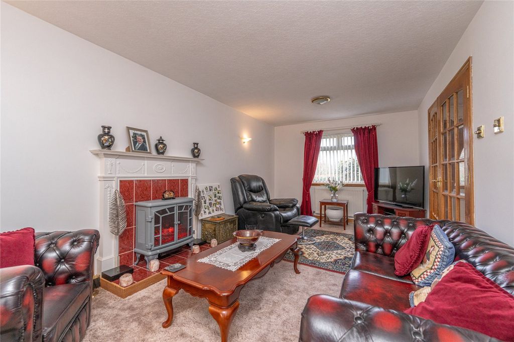 Property photo 2 of 39 Lounge