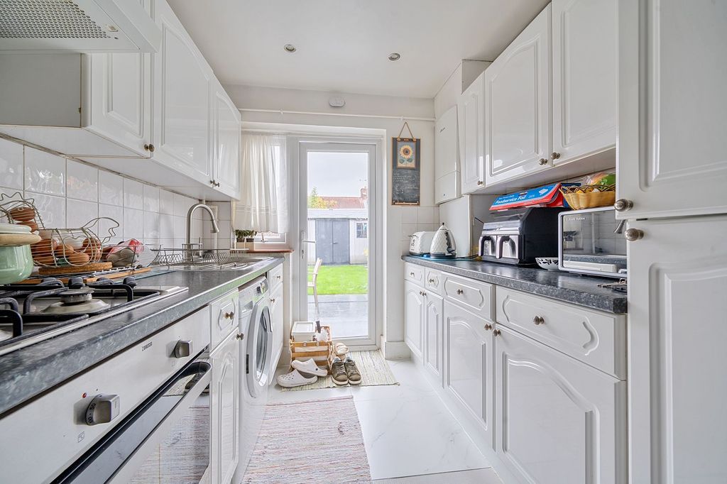 Property photo 3 of 16 Kitchen