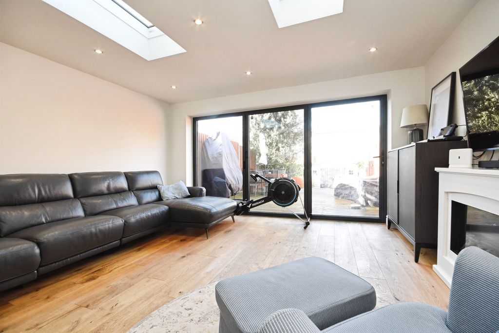 Property photo 3 of 20