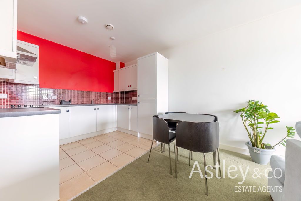 Property photo 3 of 13 Kitchen