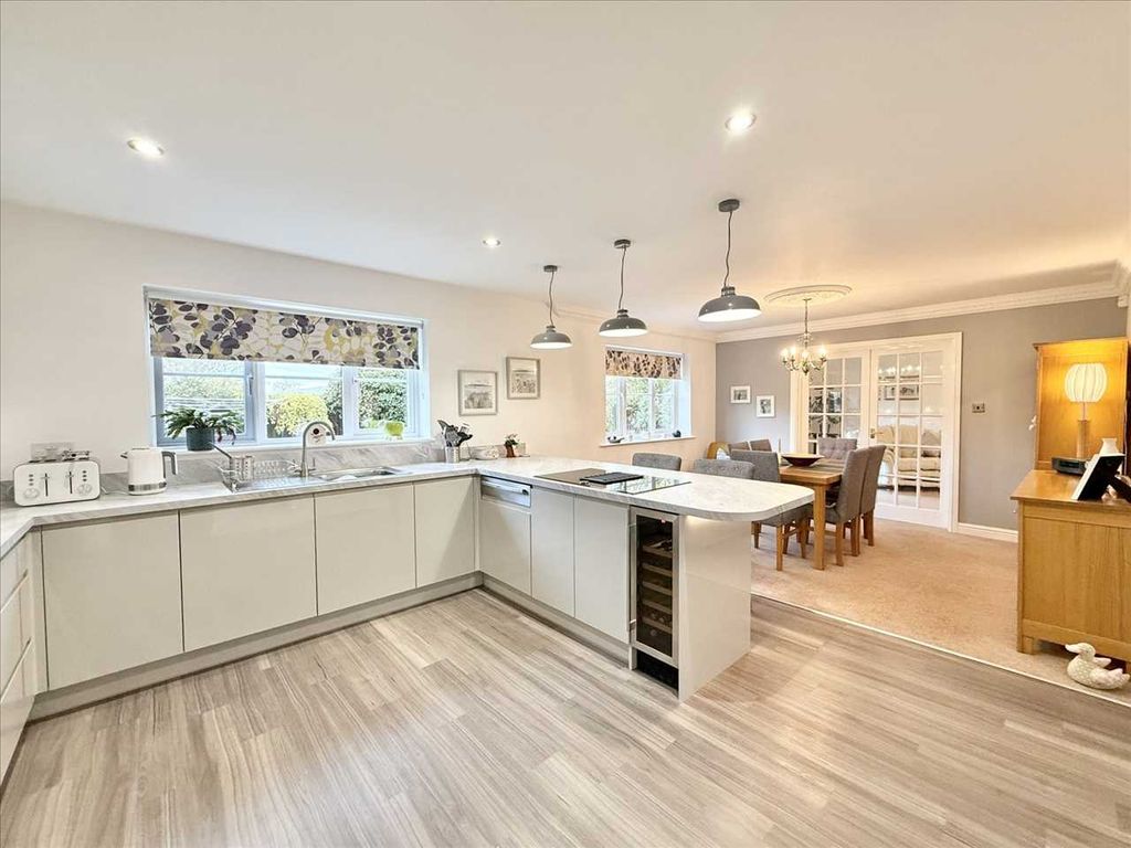 Property photo 3 of 33 Kitchen Diner