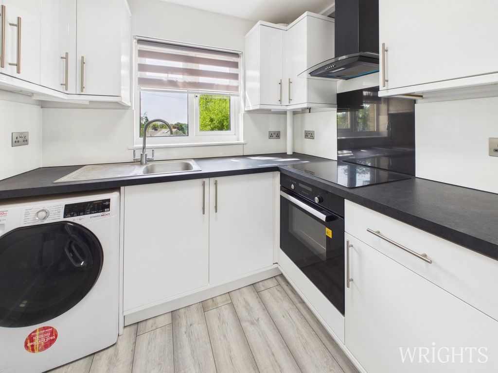 Property photo 2 of 10 Kitchen