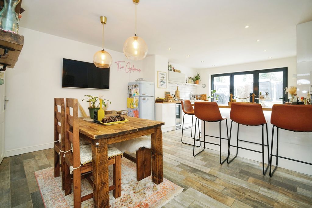 Property photo 3 of 16 Dining Area