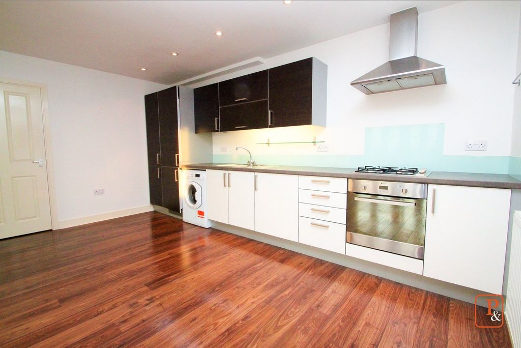 Property photo 3 of 8 Kitchen