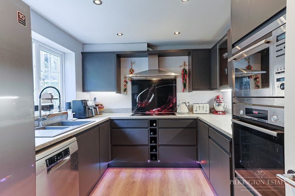 Property photo 2 of 18 4963383